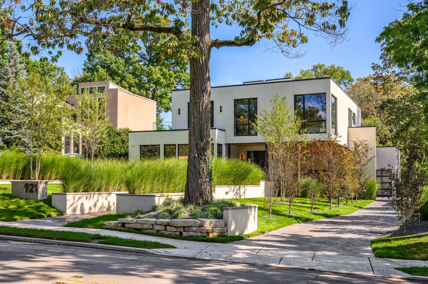 921 Sheridan Road Glencoe, IL 60022 - Photo 2 of 51 a front view of a house with a garden