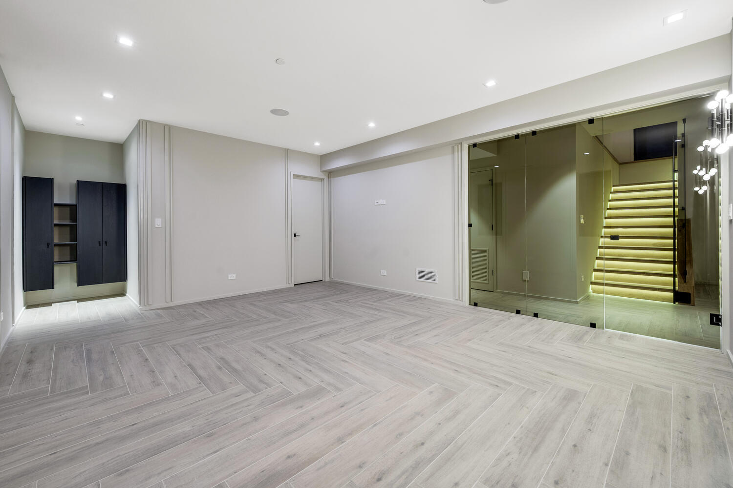 921 Sheridan Road Glencoe, IL 60022 - Photo 33 of 51 a view of an empty room