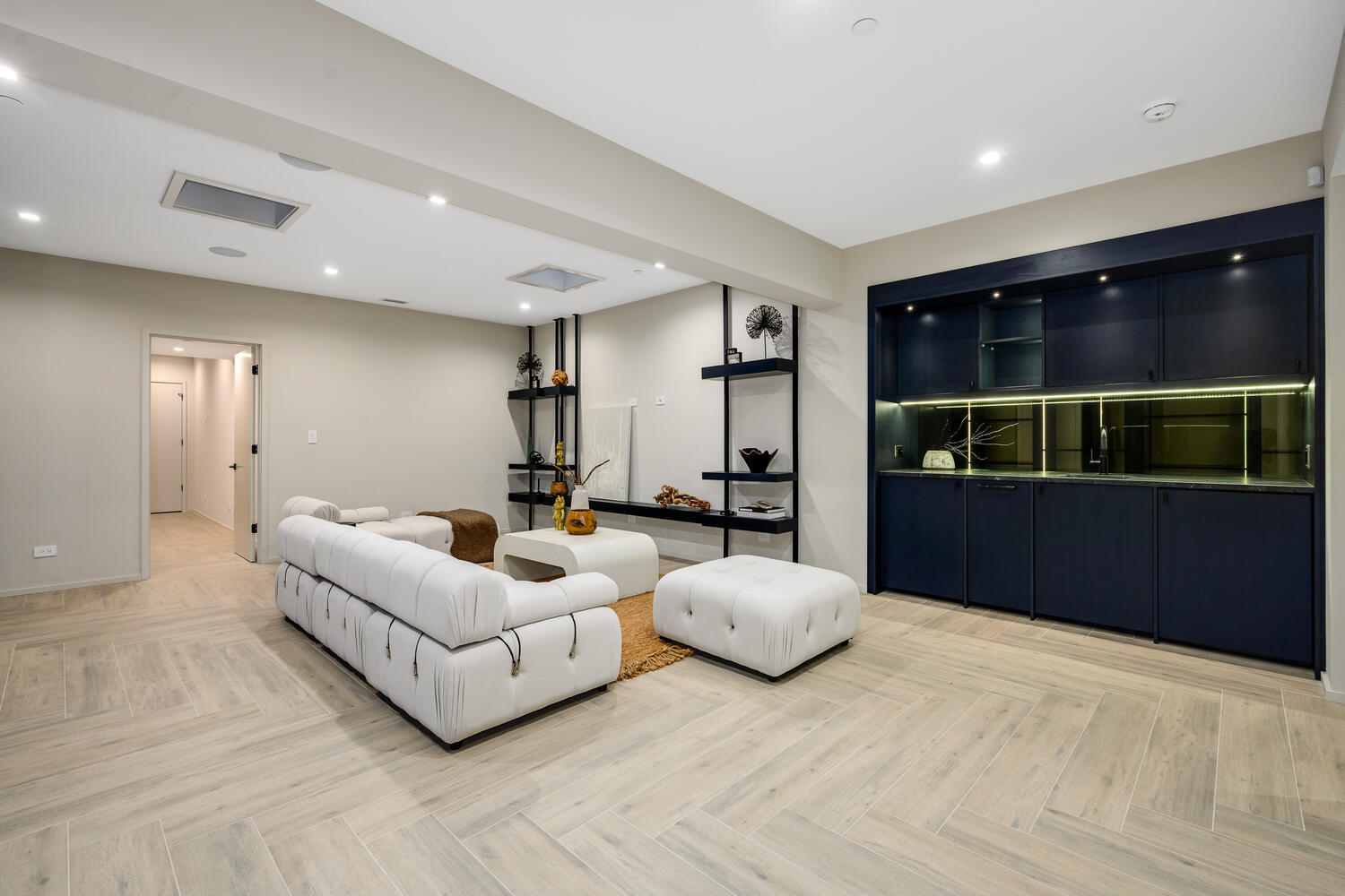 921 Sheridan Road Glencoe, IL 60022 - Photo 37 of 51 a living room with furniture