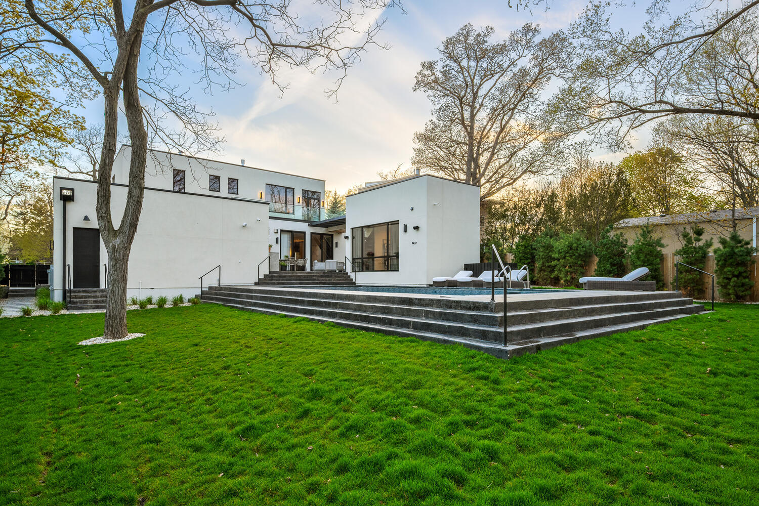 921 Sheridan Road Glencoe, IL 60022 - Photo 45 of 51 a front view of a house with a garden