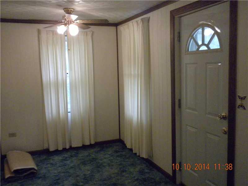1857 Freeport Road Kittanning, PA 16201 - Photo 4 of 8 Entry/Foyer.