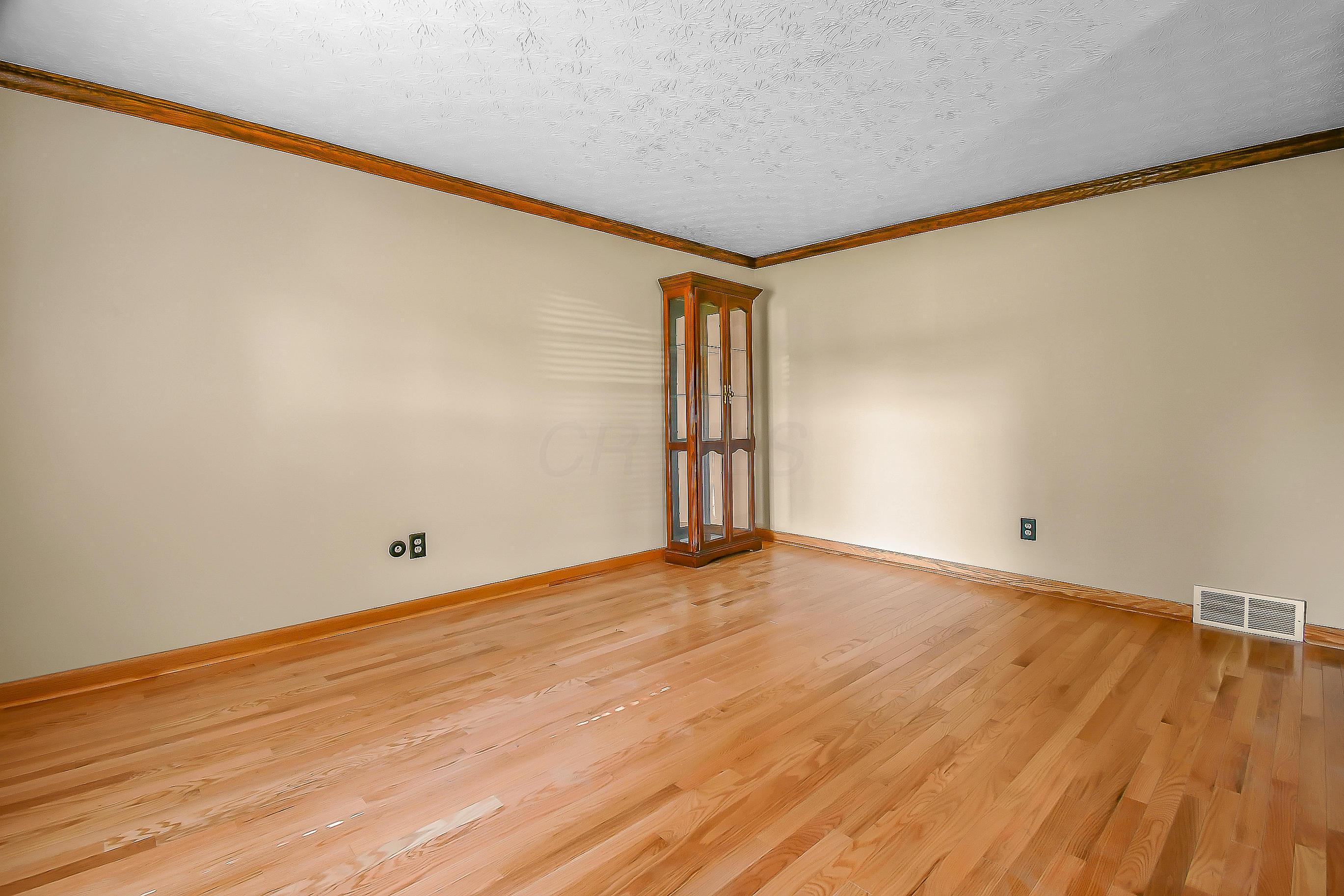 1077 South Hempstead Road Westerville, OH 43081 - Photo 3 of 34