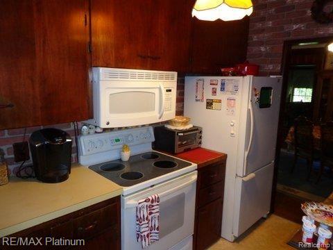 2370 Cullen Road Howell, MI 48855 - Photo 24 of 39 Additional Pic of Kitchen.jpg