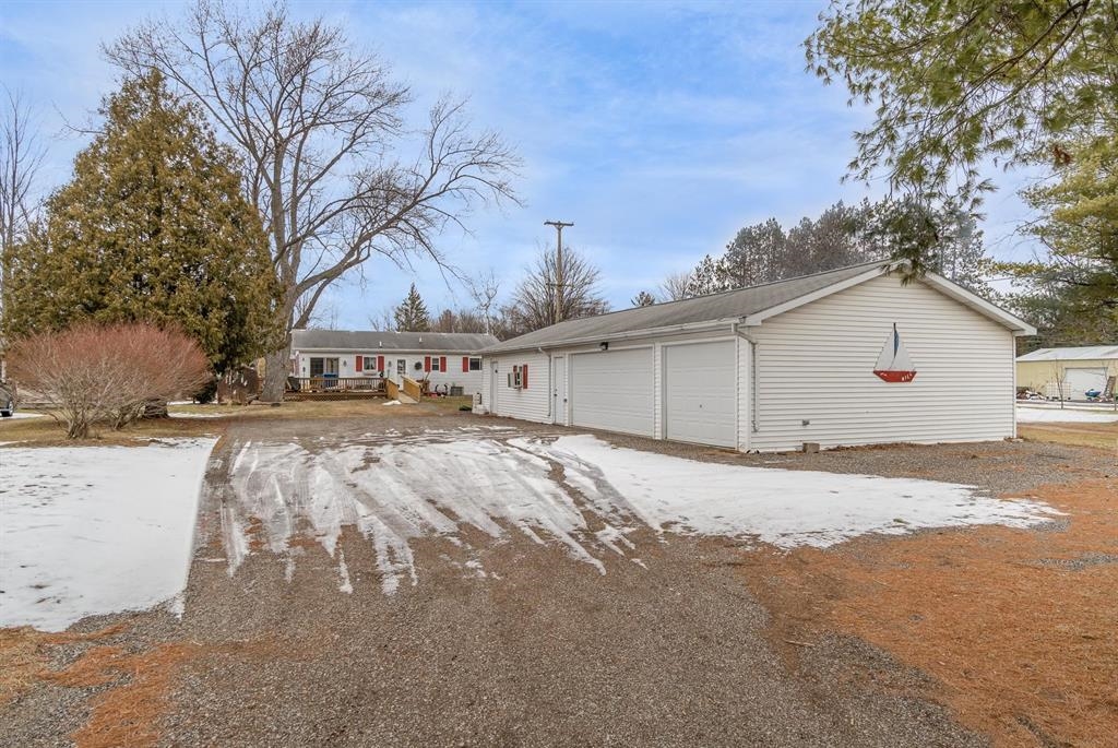 1095 East Brushaber Road Hope, MI 48628 - Photo 3 of 25 Gallery Image 3