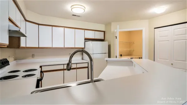 $2,050 | 1328 Heatherwood Lane, Ann Arbor, MI 48108