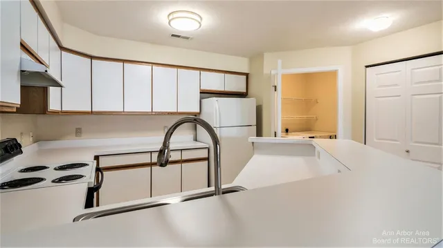 $2,050 | 1328 Heatherwood Lane, Ann Arbor, MI 48108