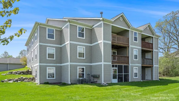 $2,050 | 1328 Heatherwood Lane, Ann Arbor, MI 48108