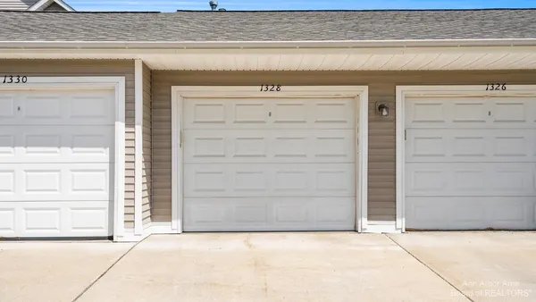 $2,050 | 1328 Heatherwood Lane, Ann Arbor, MI 48108