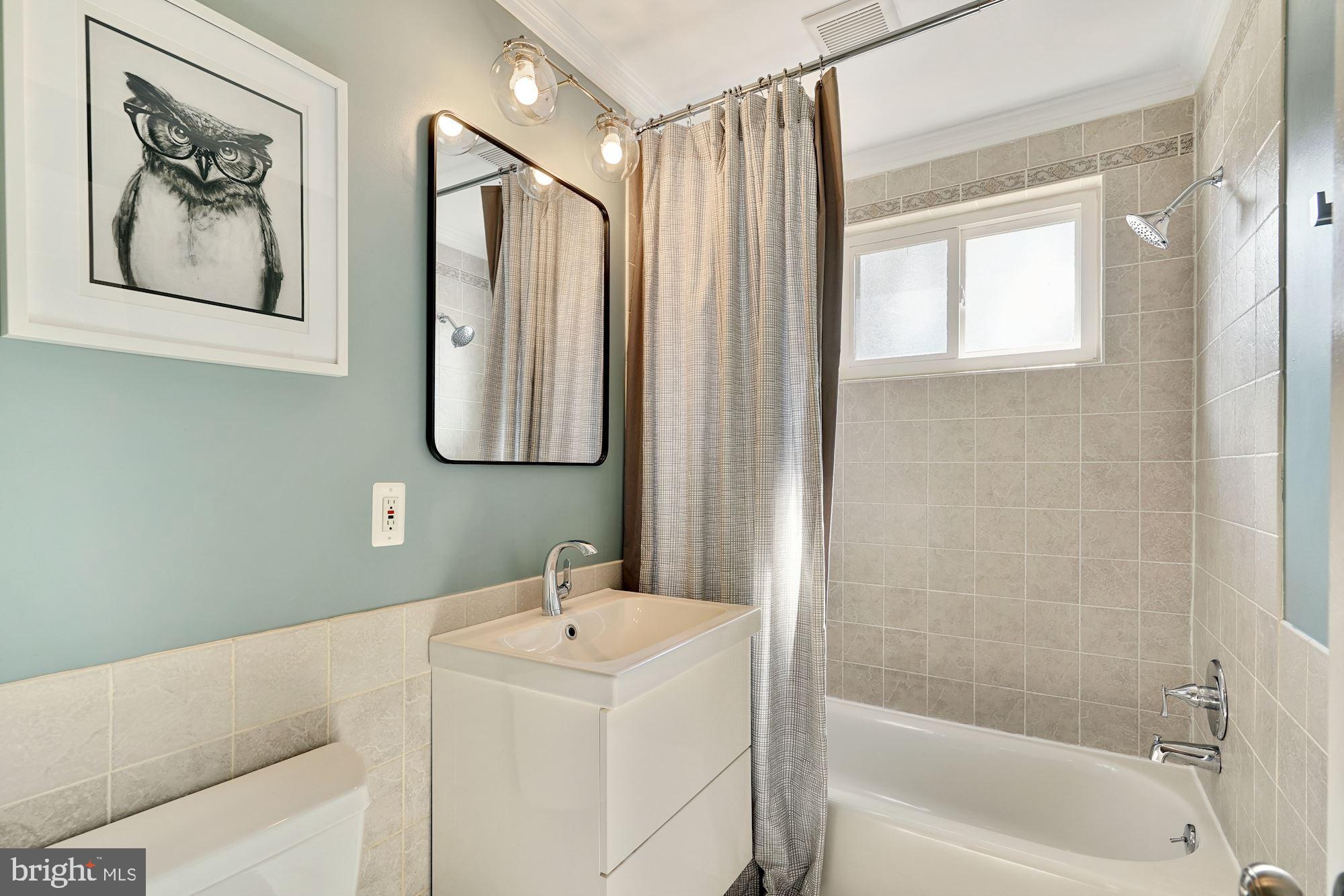 8505 Thames Street Springfield, VA 22151 - Photo 15 of 34 Main Level Bathroom