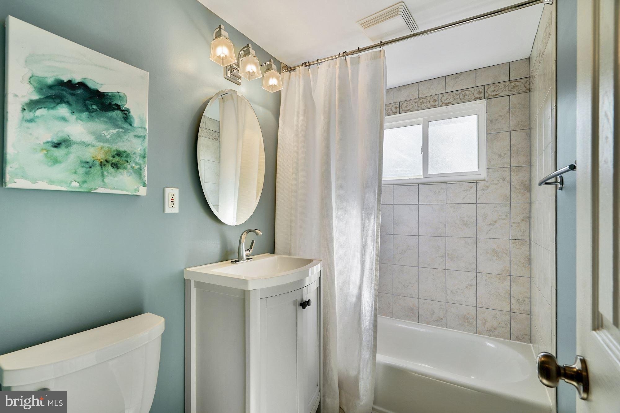 8505 Thames Street Springfield, VA 22151 - Photo 21 of 34 Upper Level Bathroom