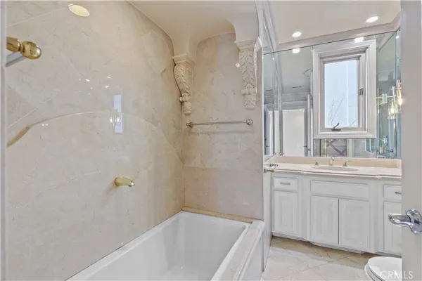 $6,990 | 1424 North Crescent Heights Boulevard, Unit 20, West Hollywood, CA 90046