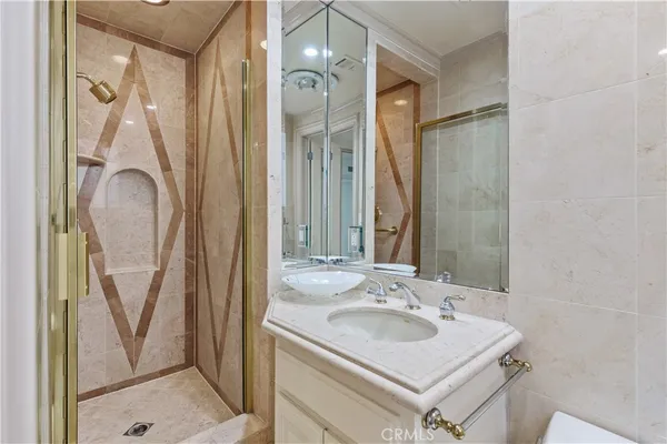 $6,990 | 1424 North Crescent Heights Boulevard, Unit 20, West Hollywood, CA 90046