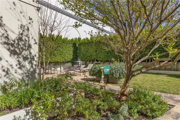 $6,990 | 1424 North Crescent Heights Boulevard, Unit 20, West Hollywood, CA 90046