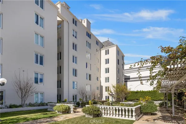 $6,990 | 1424 North Crescent Heights Boulevard, Unit 20, West Hollywood, CA 90046