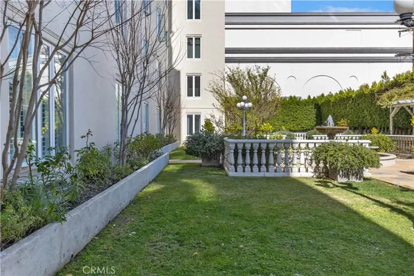 $6,990 | 1424 North Crescent Heights Boulevard, Unit 20, West Hollywood, CA 90046