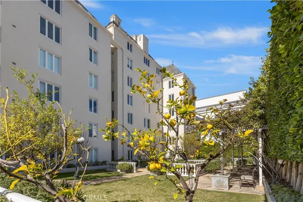 $6,990 | 1424 North Crescent Heights Boulevard, Unit 20, West Hollywood, CA 90046