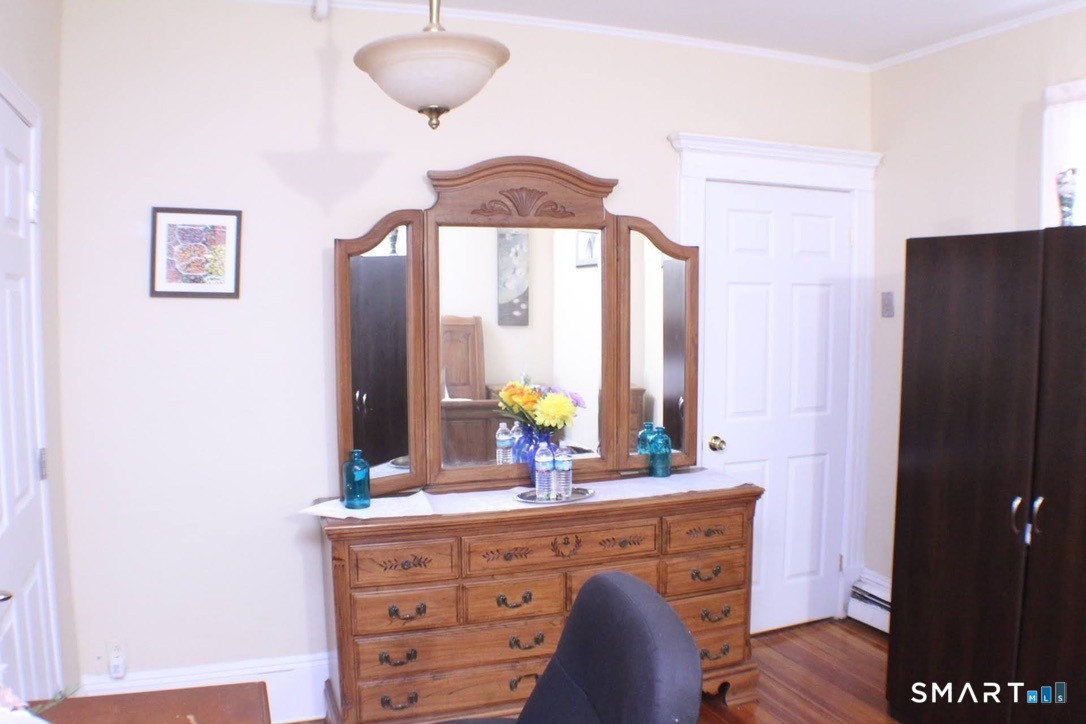 150 Whitney Street Hartford, CT 06105 - Photo 28 of 39 a bathroom with a sink and a mirror