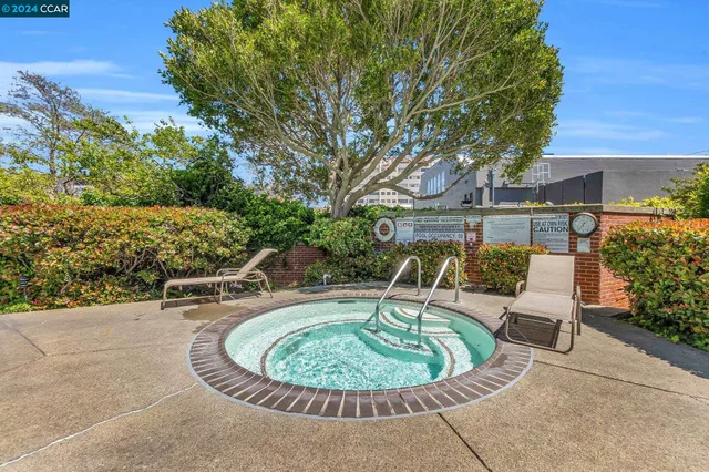 $450,000 | 6363 Christie Avenue, Unit 1425, Emeryville, CA 94608