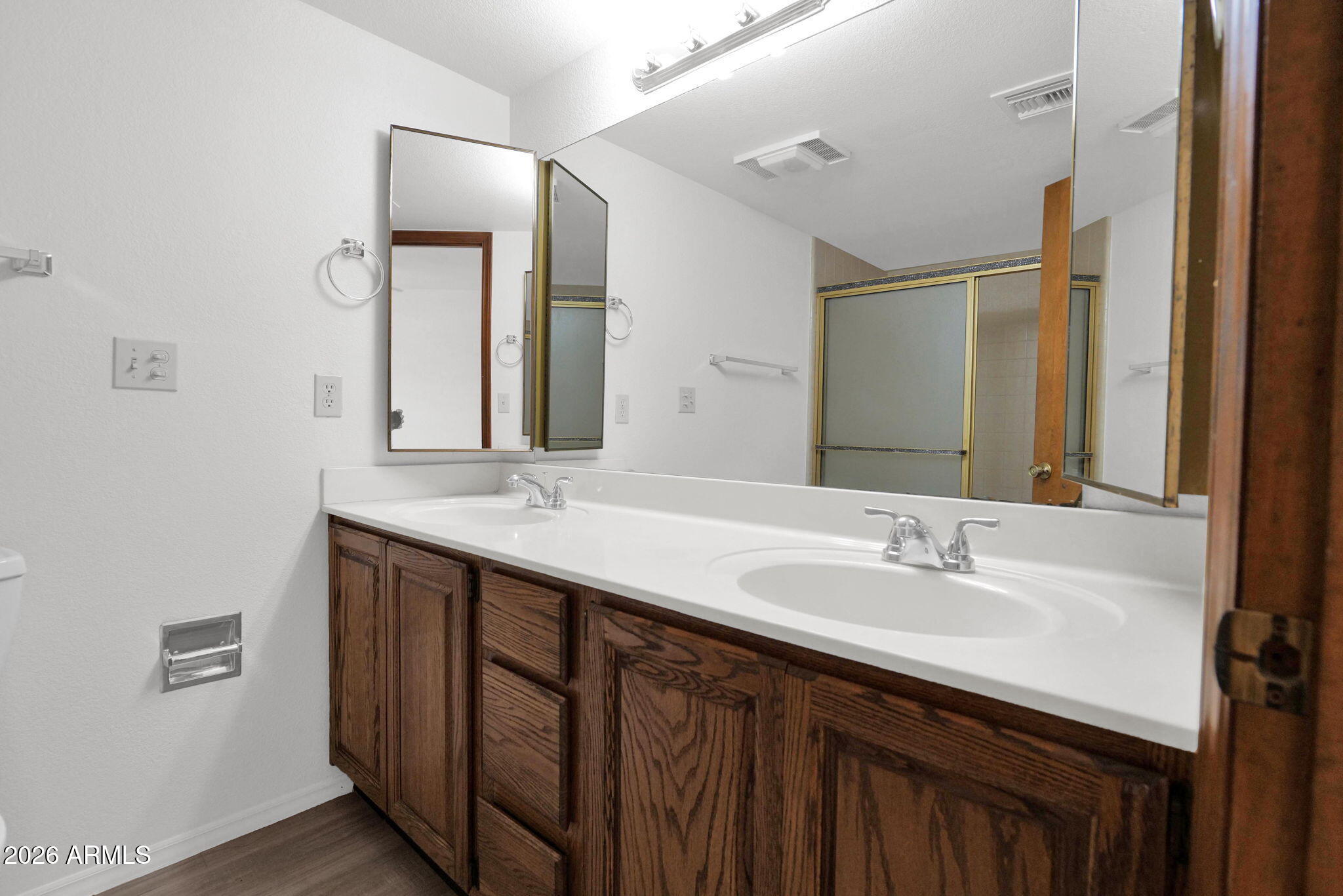 507 West Knox Road Chandler, AZ 85225 - Photo 15 of 34 a bathroom with a double vanity sink and a mirror