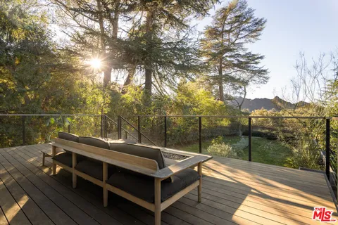 a view of residential houses with outdoor space