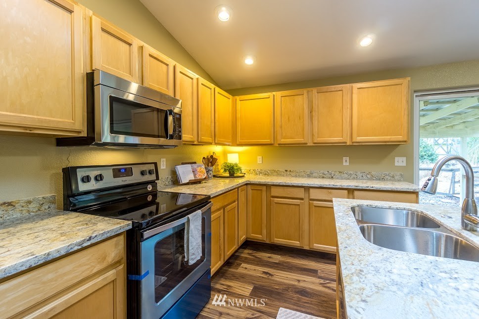 5939 184th Lane Southwest Rochester, WA 98579 - Photo 14 of 25