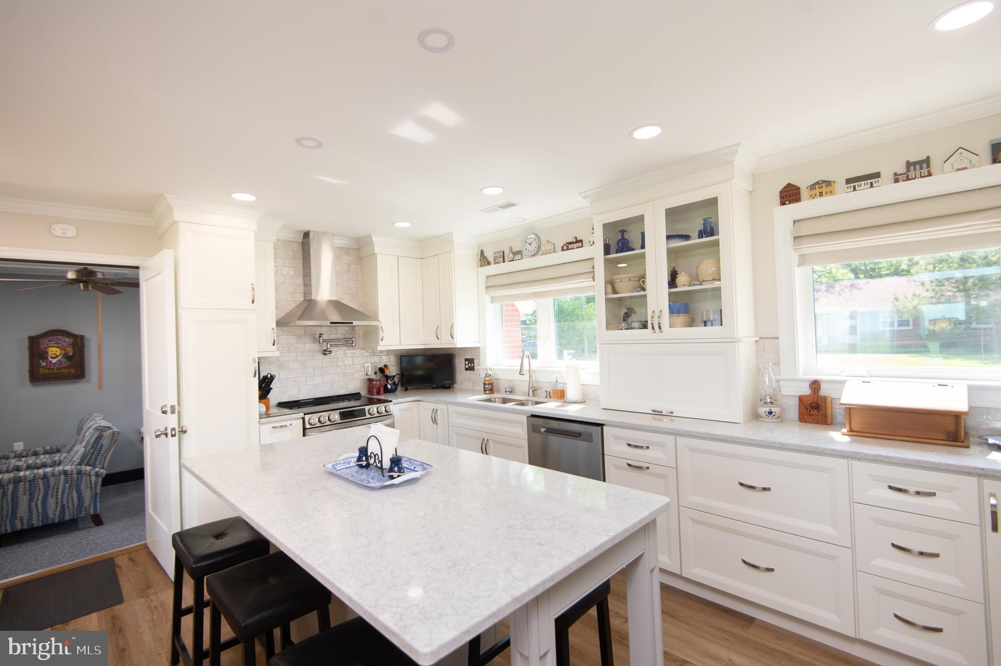 9 Hatsawap Road Cambridge, MD 21613 - Photo 21 of 78 Kitchen Island with Microwave