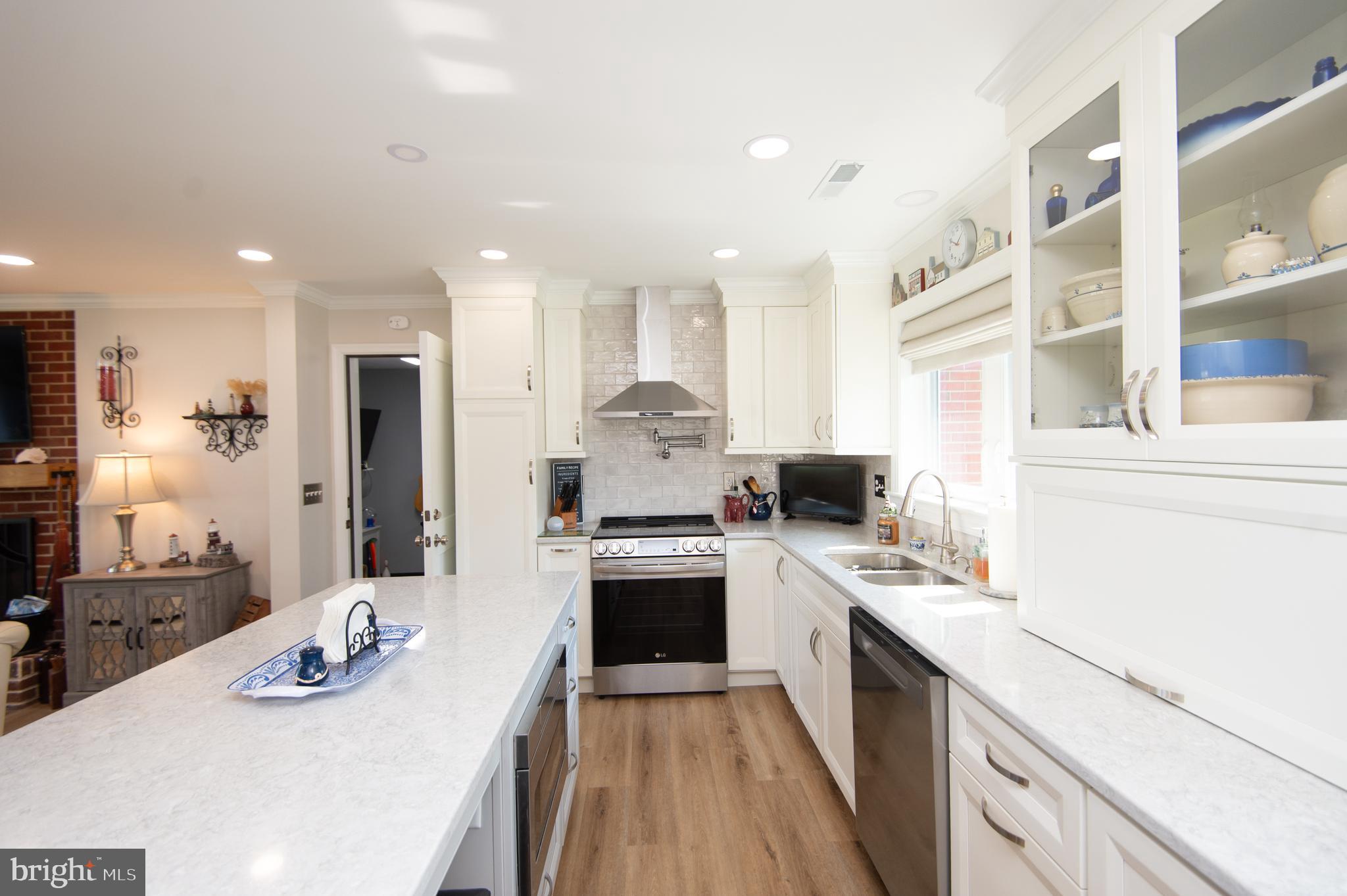 9 Hatsawap Road Cambridge, MD 21613 - Photo 22 of 78 Kitchen with Range, Refrig and Dishwater