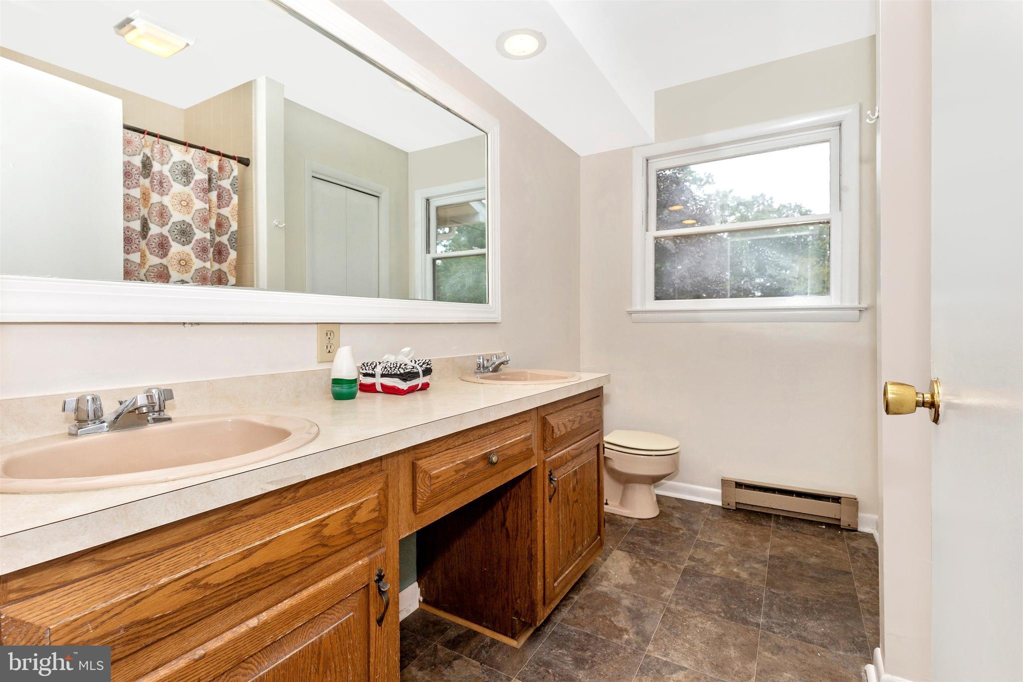 14609 Tollgate Ridge Road Hancock, MD 21750 - Photo 20 of 37 Kids bath