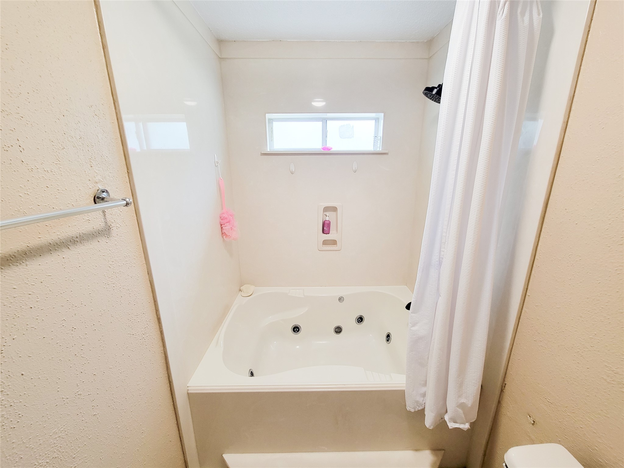 25303 Avery Hill Lane Spring, TX 77373 - Photo 12 of 20 1st Flr Primary Bath