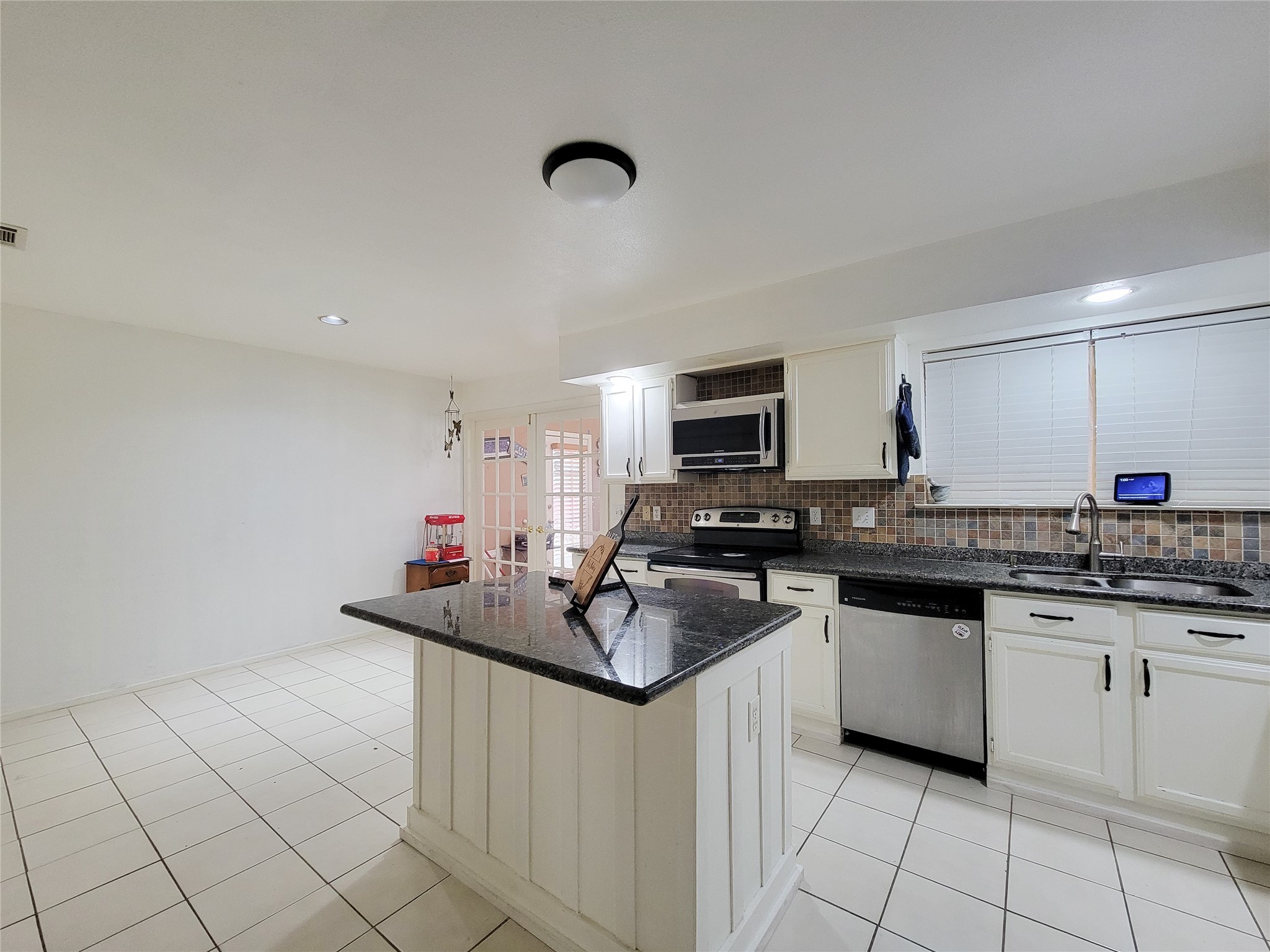 25303 Avery Hill Lane Spring, TX 77373 - Photo 7 of 20 a kitchen with stainless steel appliances granite countertop a sink dishwasher stove top oven and cabinets