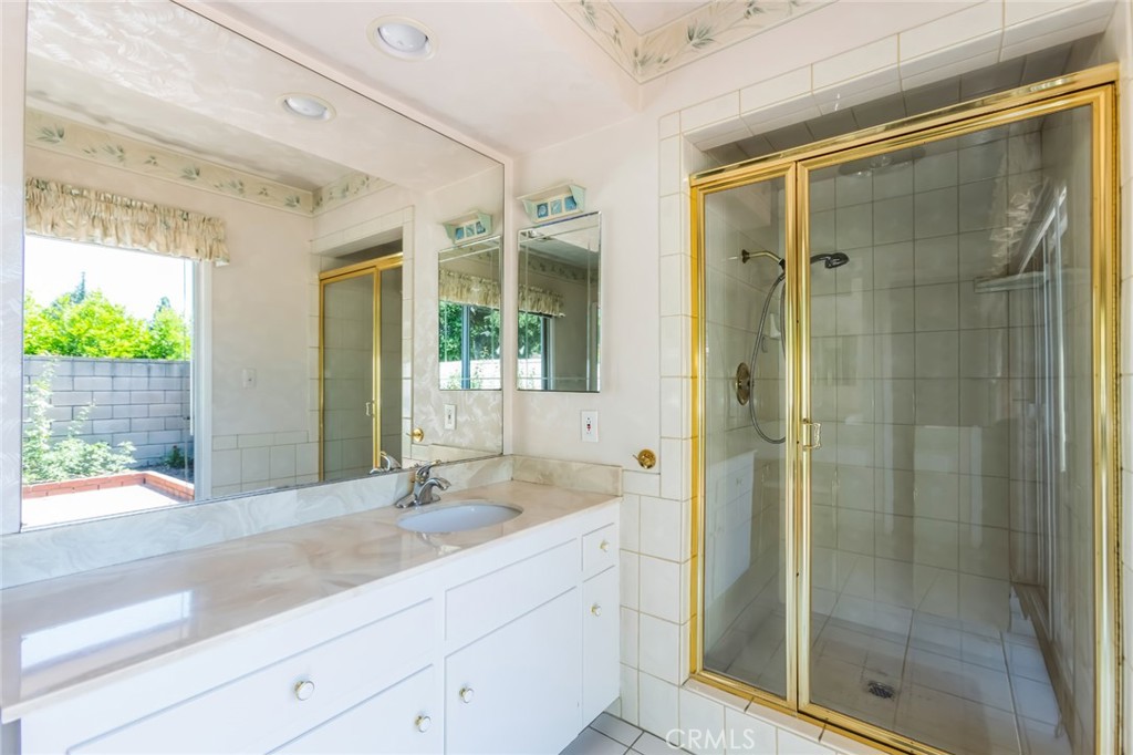 317 Whispering Oaks Drive Glendora, CA 91741 - Photo 16 of 29 Primary en-suite bath