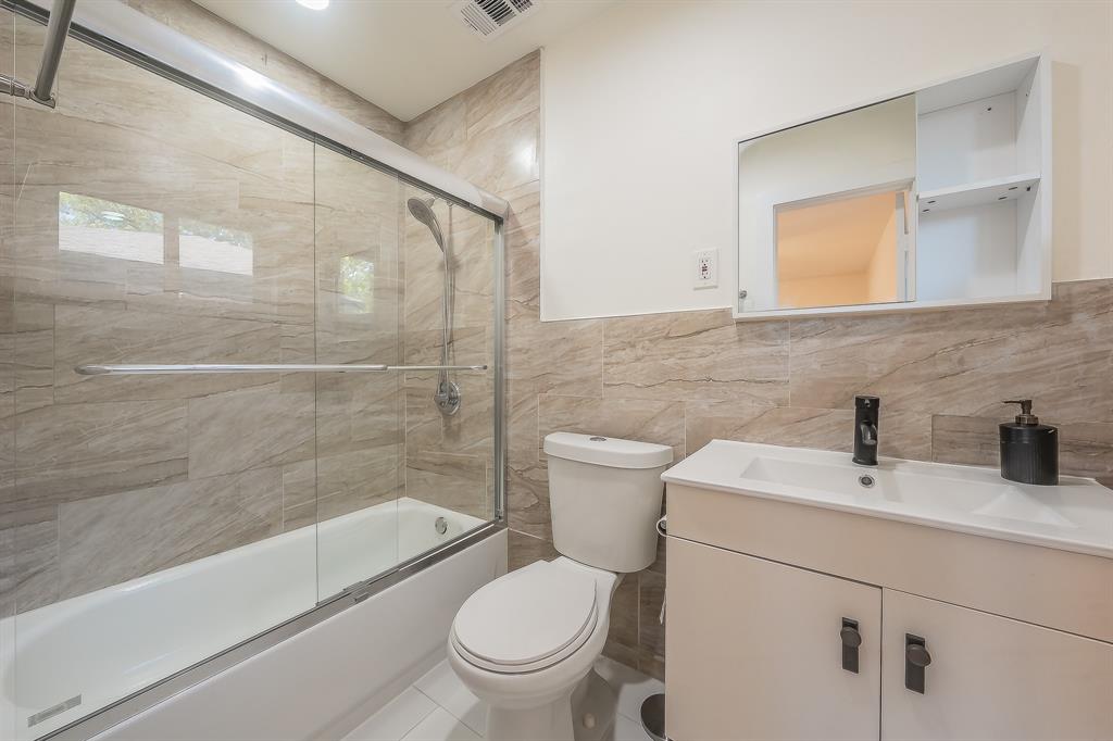 3031 Woodwind Lane Dallas, TX 75229 - Photo 14 of 29 a bathroom with a sink toilet and shower