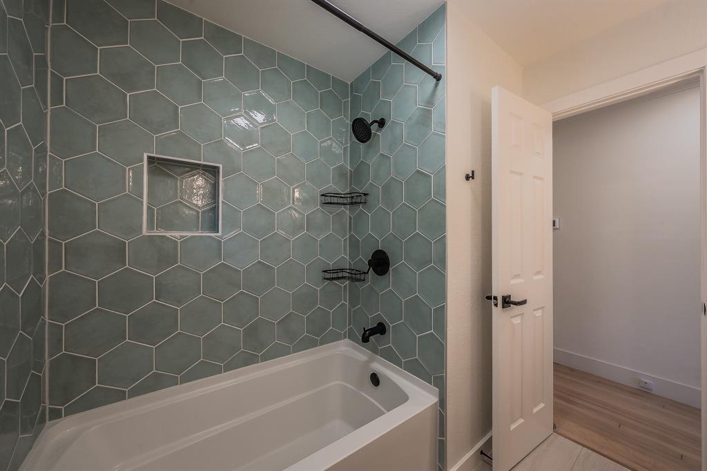 3031 Woodwind Lane Dallas, TX 75229 - Photo 20 of 29 a bathroom with a bathtub