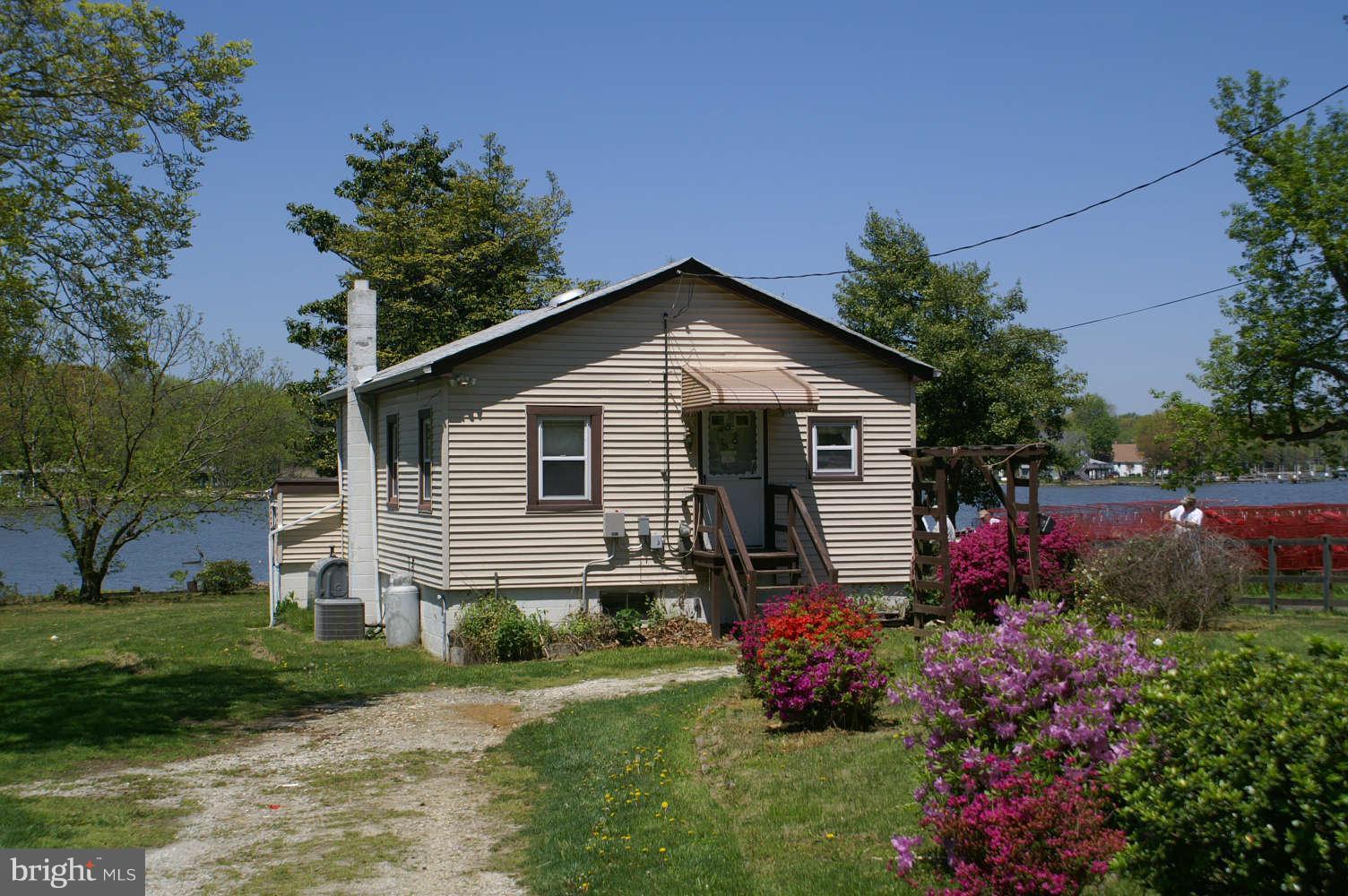 2530 Island View Road Baltimore, MD 21221 - Photo 1 of 9 Exterior (Front)