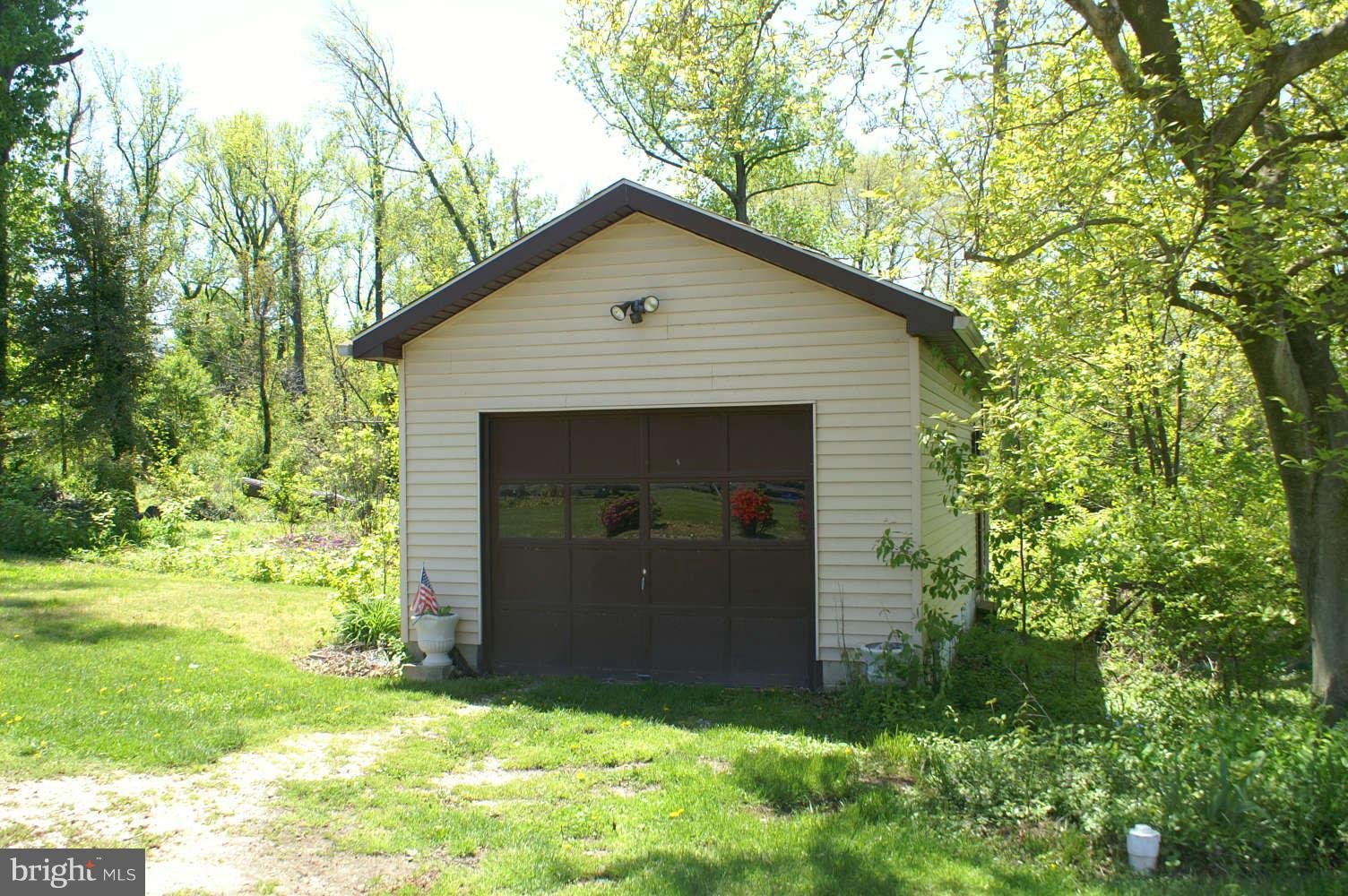 2530 Island View Road Baltimore, MD 21221 - Photo 8 of 9 Exterior (General)