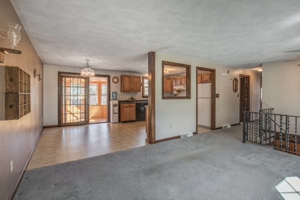 23 Randolph Road Wilmington, MA 01887 - Photo 11 of 30 Gallery Image 11