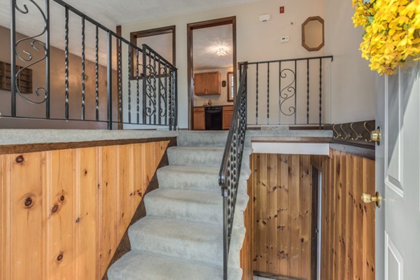 23 Randolph Road Wilmington, MA 01887 - Photo 3 of 30 Gallery Image 3