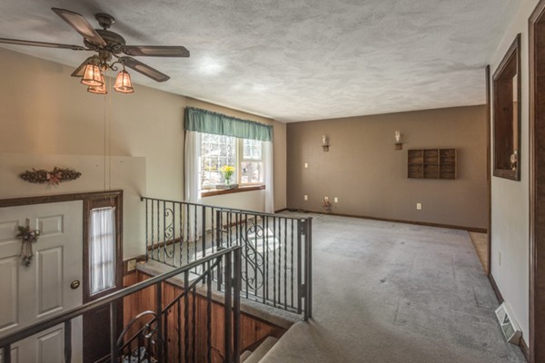 23 Randolph Road Wilmington, MA 01887 - Photo 4 of 30 Gallery Image 4