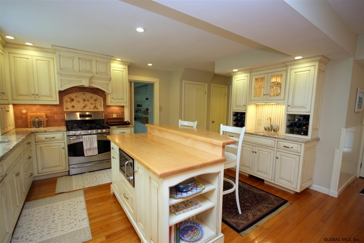 93 Winne Road Bethlehem, NY 12054 - Photo 8 of 25 Photo 8