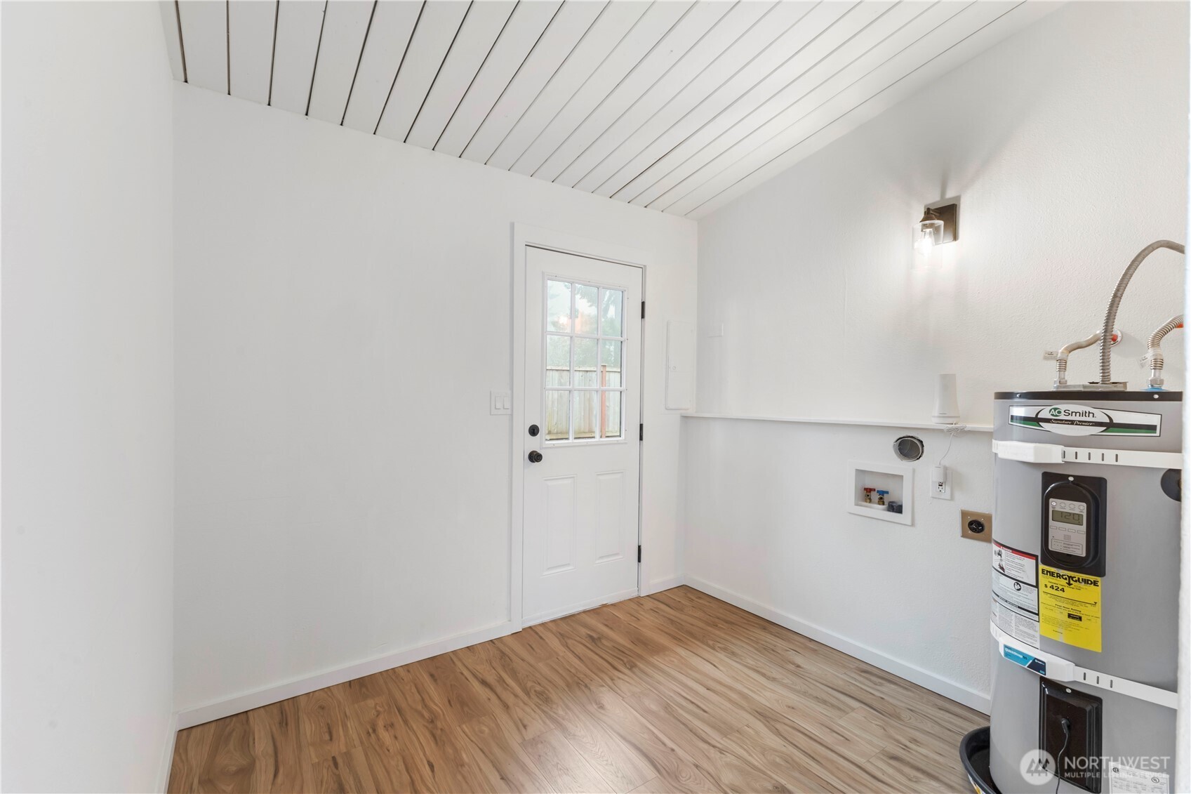 35631 13th Avenue Southwest Federal Way, WA 98023 - Photo 22 of 27 a view of an entryway with wooden floor