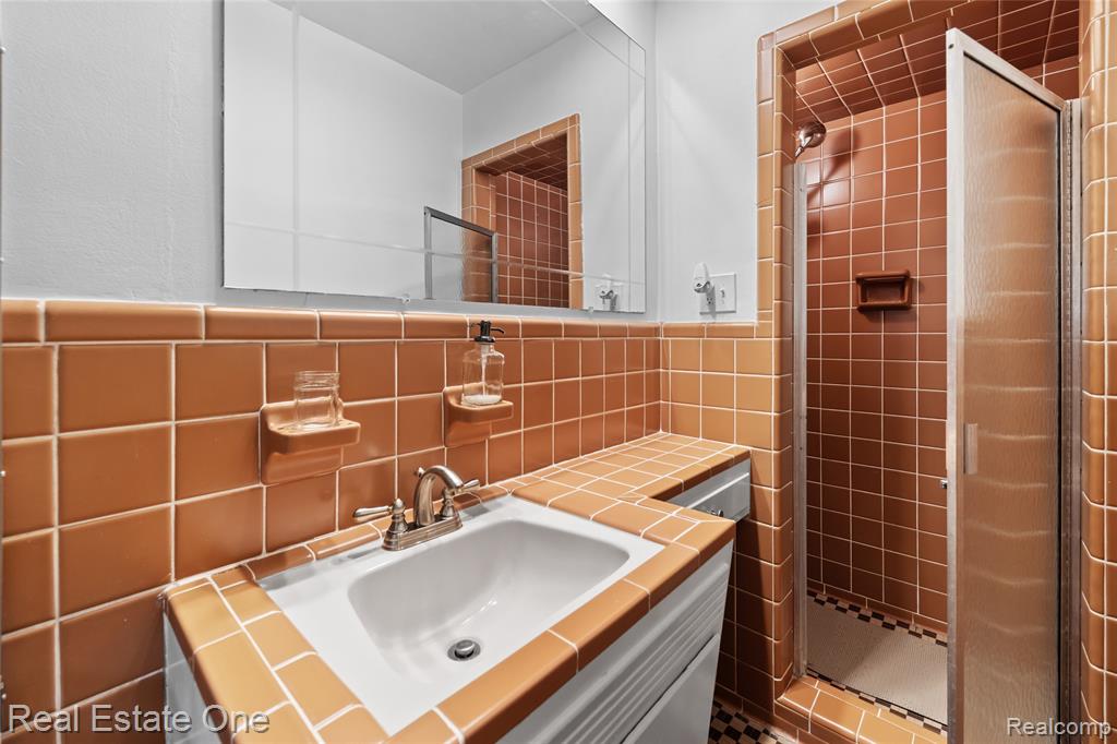 28257 New Castle Road Farmington Hills, MI 48331 - Photo 20 of 32