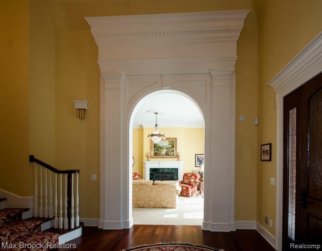 565 Sheldon Court Rochester, MI 48306 - Photo 4 of 75 104DSC_2233.jpg