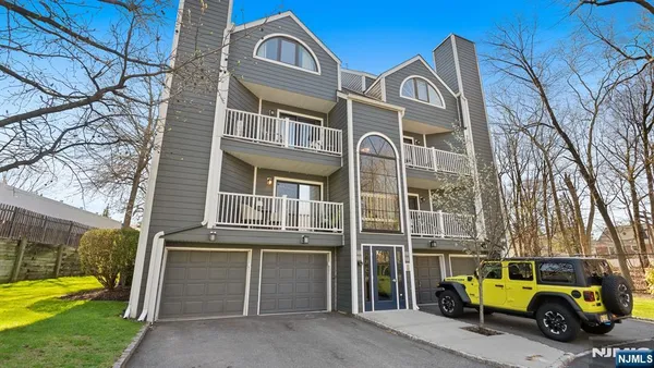 $575,000 | 42 Triumph Court, Unit A, East Rutherford, NJ 07073