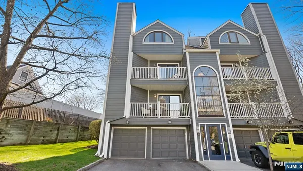 $575,000 | 42 Triumph Court, Unit A, East Rutherford, NJ 07073