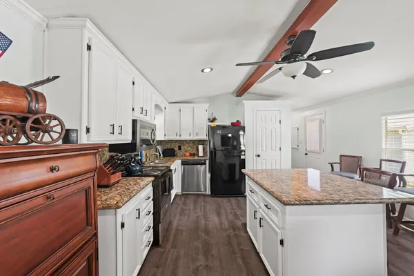 $325,000 | 729 Lake Shore Drive, Trinity, TX 75862