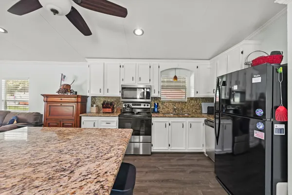 $325,000 | 729 Lake Shore Drive, Trinity, TX 75862