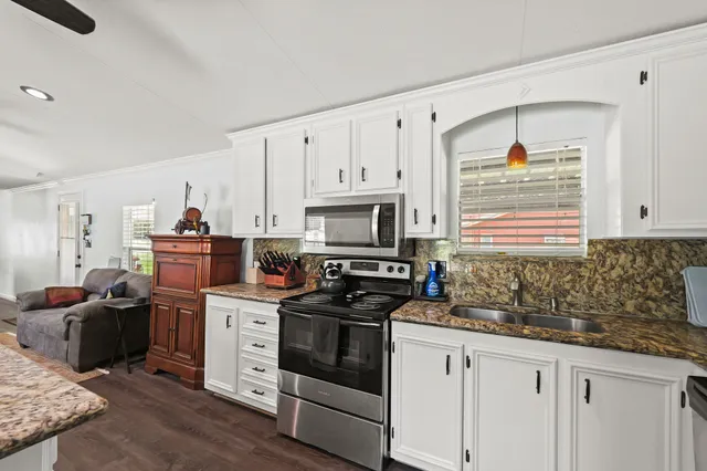 $349,000 | 729 Lake Shore Drive, Trinity, TX 75862