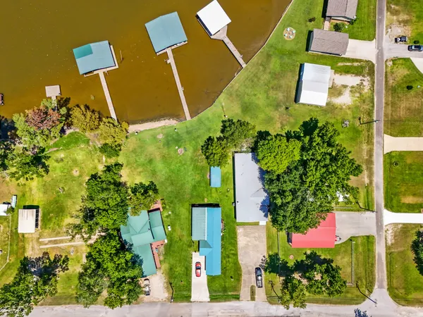 $325,000 | 729 Lake Shore Drive, Trinity, TX 75862