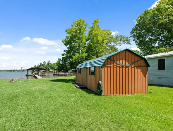 $325,000 | 729 Lake Shore Drive, Trinity, TX 75862