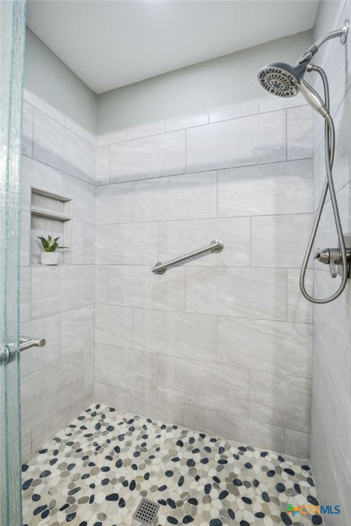 3624 Fox Run Schertz, TX 78108 - Photo 20 of 46 a bathroom with a shower